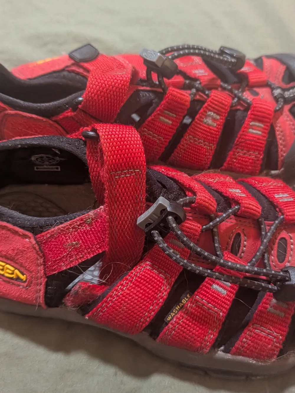 KEEN Sport Sandals Red/Black/Yellow US 2 UK 1 Hook & Loop Adjustable Strap